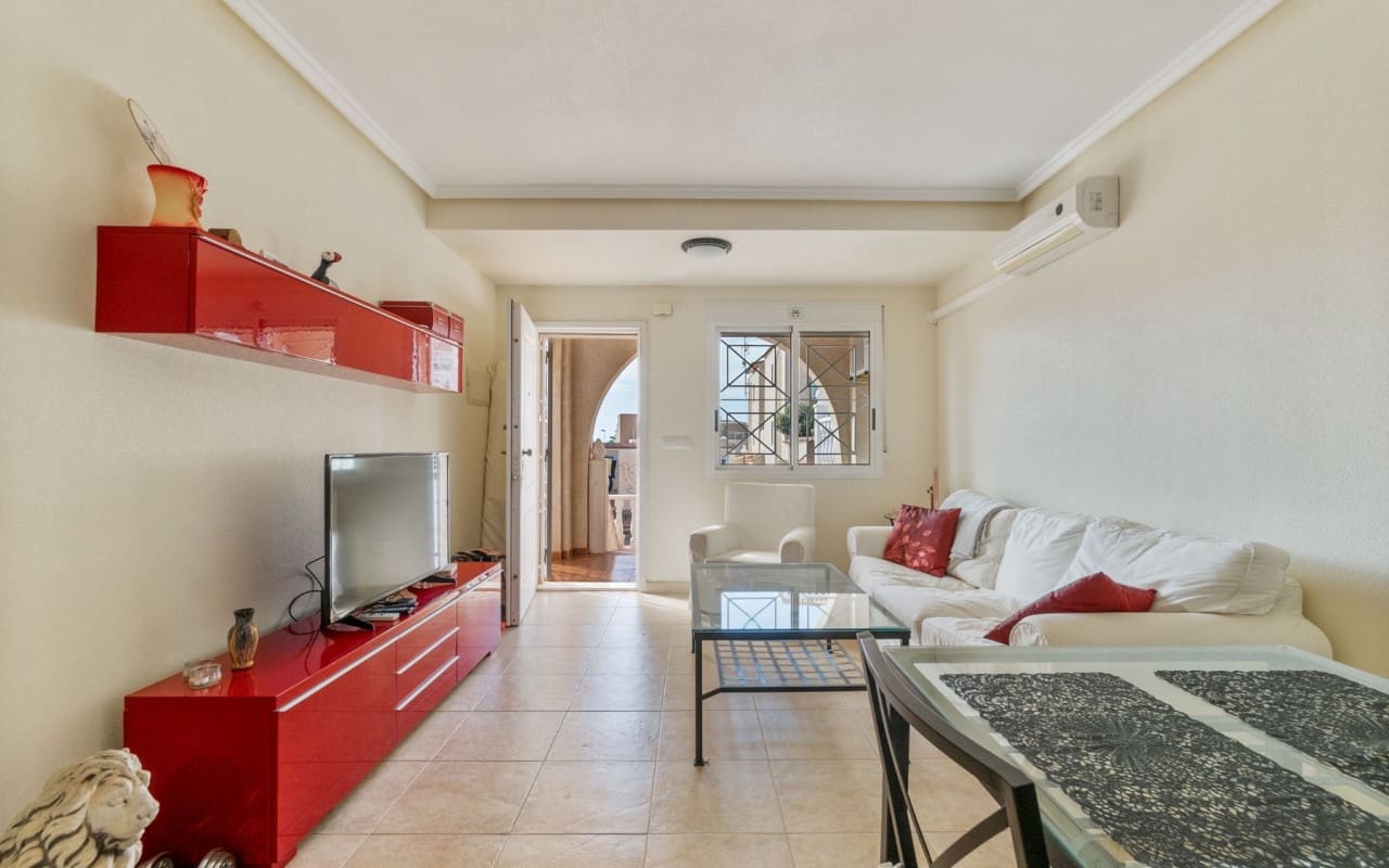 4 soveværelse Byhus til salg i Torrevieja med swimmingpool - € 259.000 (Ref: 9428159)