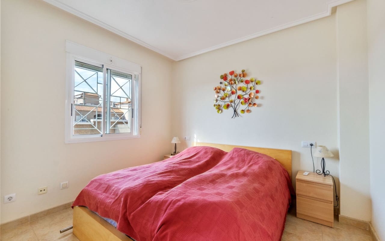 4 soveværelse Byhus til salg i Torrevieja med swimmingpool - € 259.000 (Ref: 9428159)