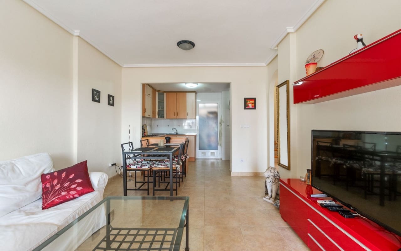 4 soveværelse Byhus til salg i Torrevieja med swimmingpool - € 259.000 (Ref: 9428159)