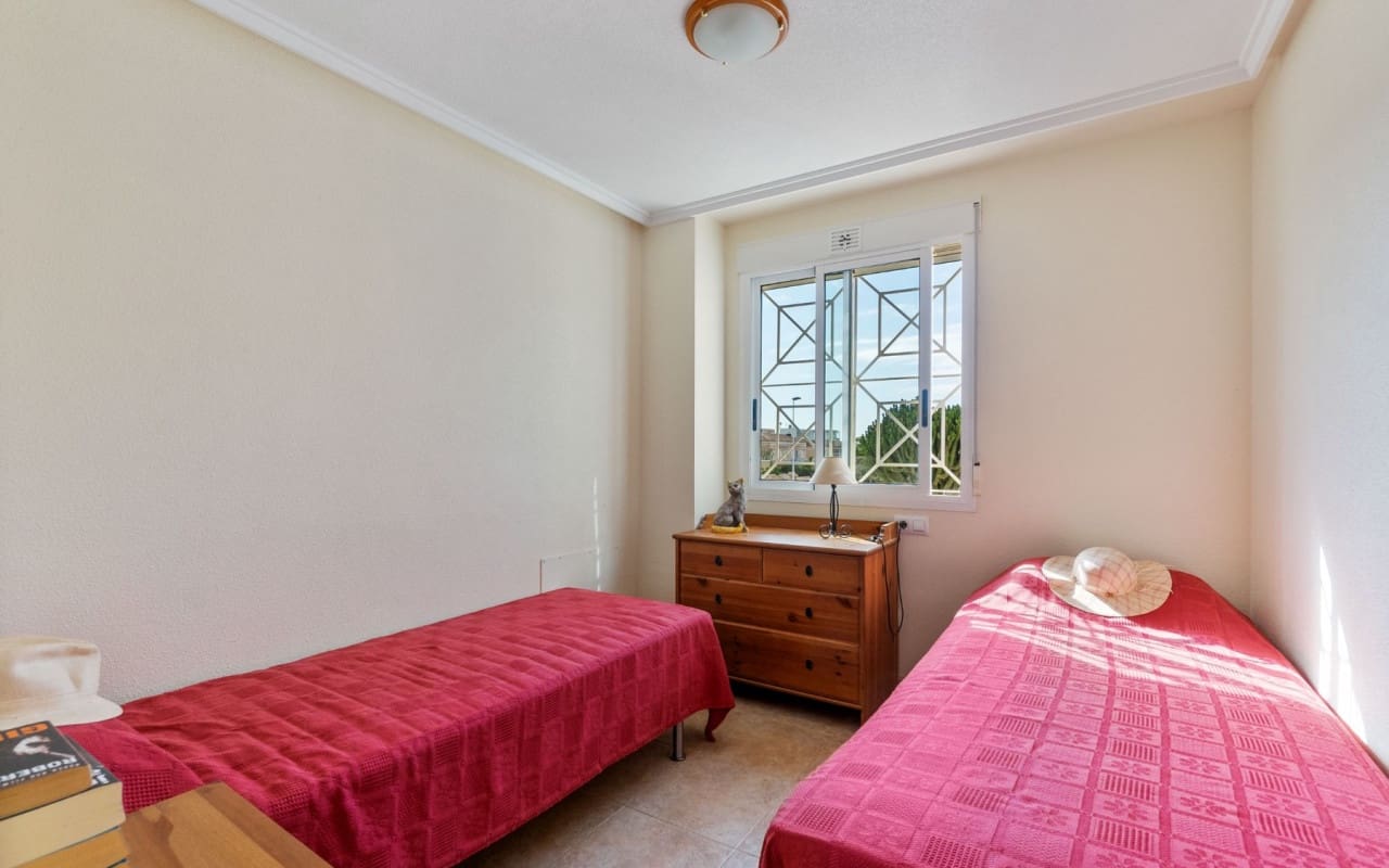 4 soveværelse Byhus til salg i Torrevieja med swimmingpool - € 259.000 (Ref: 9428159)