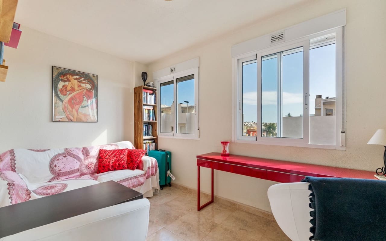 4 soveværelse Byhus til salg i Torrevieja med swimmingpool - € 259.000 (Ref: 9428159)