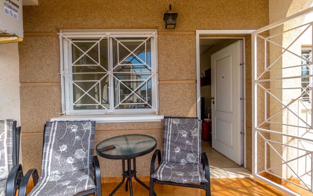 4 soveværelse Byhus til salg i Torrevieja med swimmingpool - € 259.000 (Ref: 9428159)