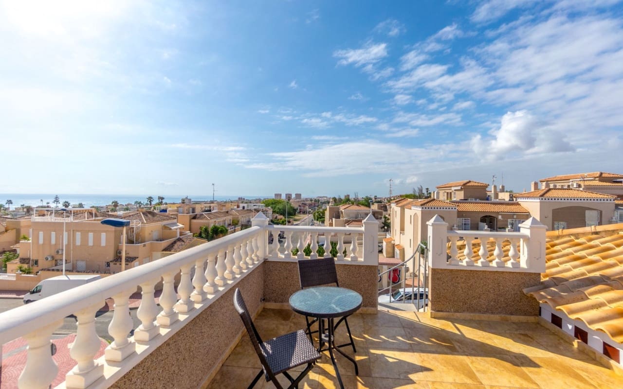 4 soveværelse Byhus til salg i Torrevieja med swimmingpool - € 259.000 (Ref: 9428159)