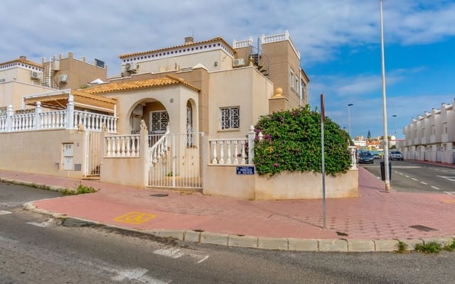 4 bedroom Townhouse for sale in Aguas Nuevas, Torrevieja with pool - € 259,000 (Ref: 9428159)