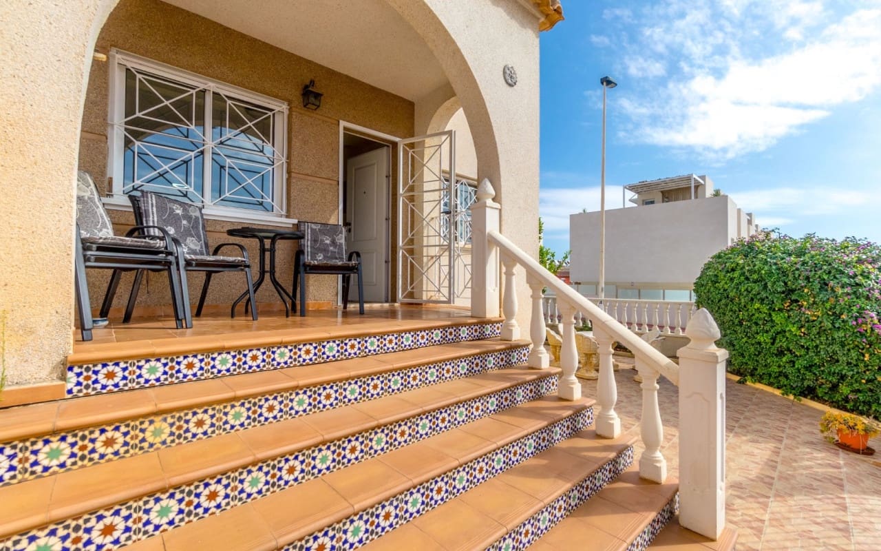 4 soveværelse Byhus til salg i Torrevieja med swimmingpool - € 259.000 (Ref: 9428159)