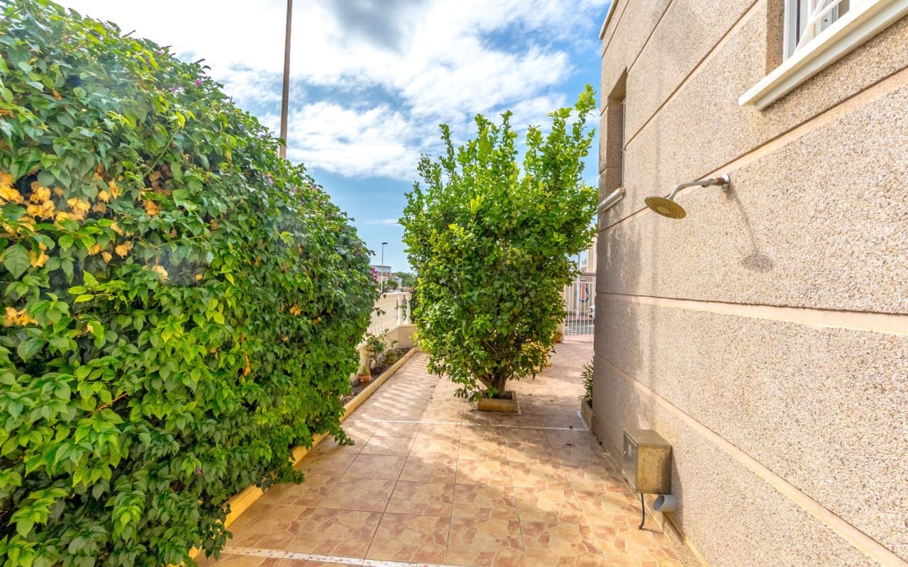 4 soveværelse Byhus til salg i Torrevieja med swimmingpool - € 259.000 (Ref: 9428159)