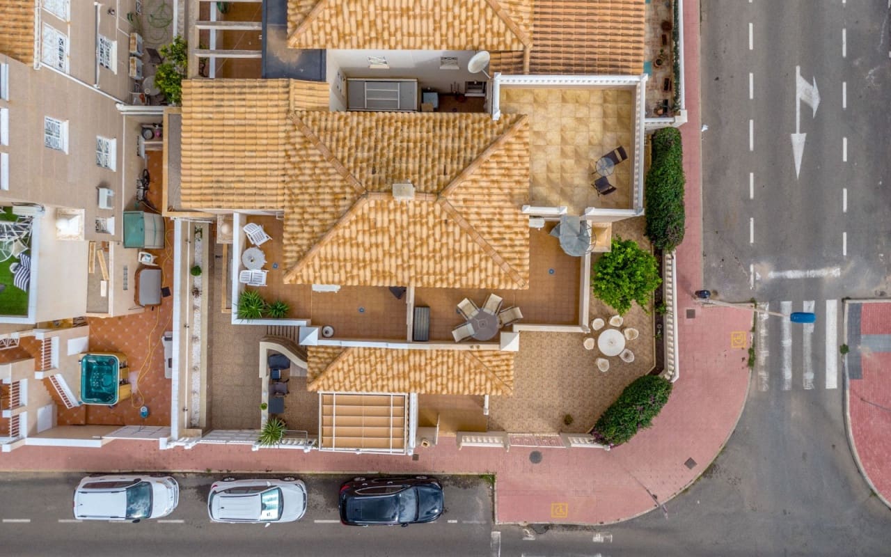 4 soveværelse Byhus til salg i Torrevieja med swimmingpool - € 259.000 (Ref: 9428159)