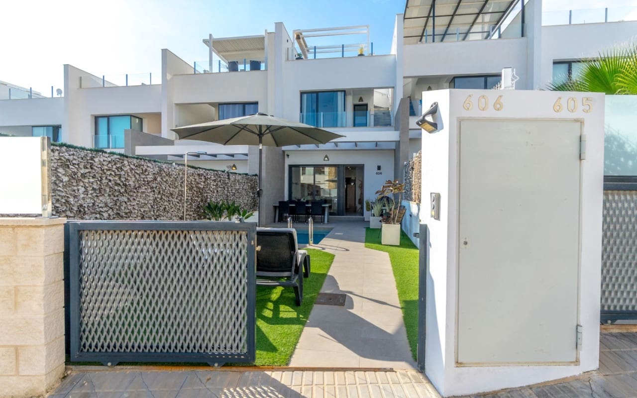 3 sypialnia Dom na sprzedaż w Villamartin z basenem - 325 000 € (Ref: 9428160)