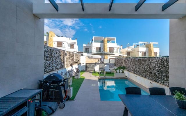 3 soveværelse Byhus til salg i Villamartin, Orihuela med swimmingpool - € 325.000 (Ref: 9428160)