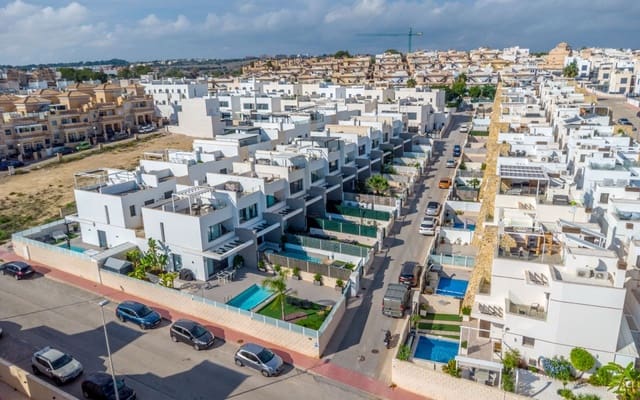 3 soveværelse Byhus til salg i Villamartin, Orihuela med swimmingpool - € 325.000 (Ref: 9428160)