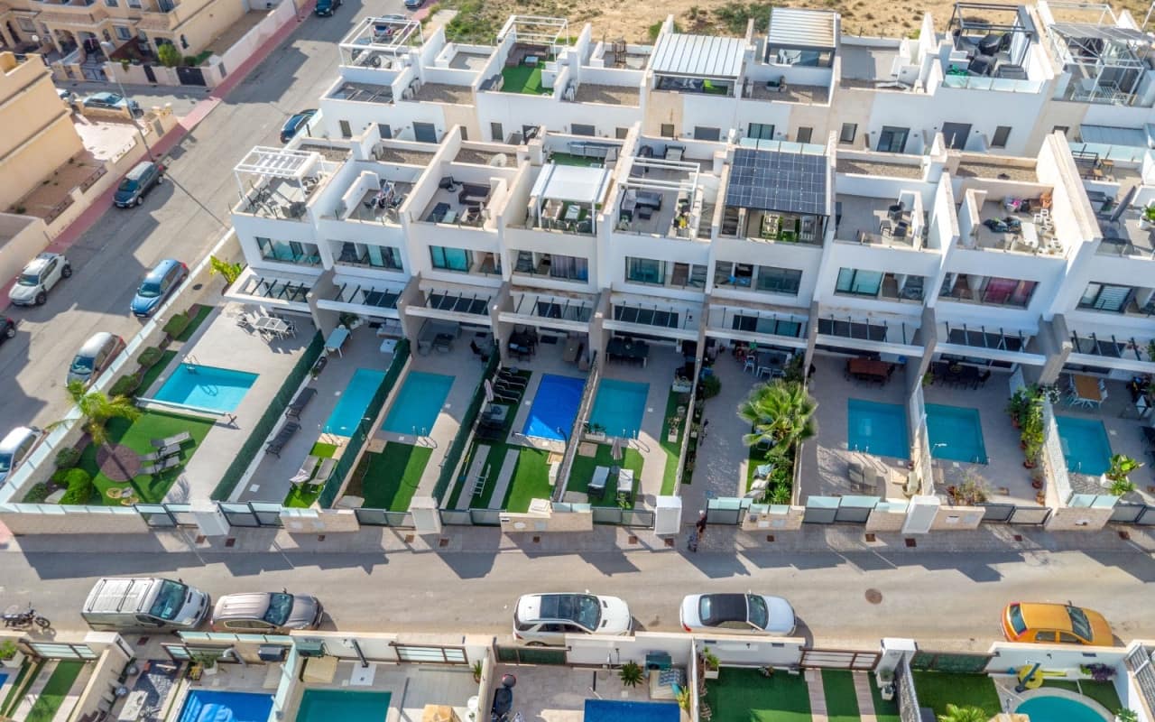 3 sypialnia Dom na sprzedaż w Villamartin z basenem - 325 000 € (Ref: 9428160)