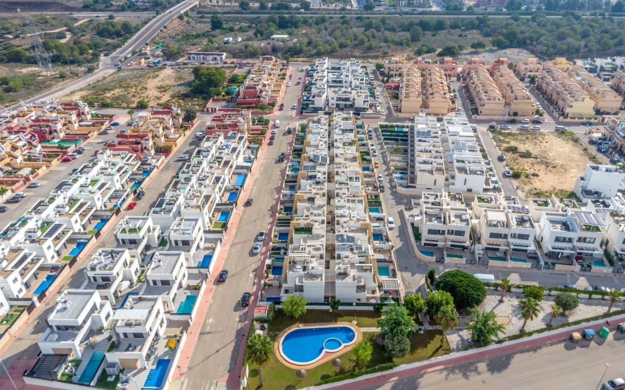 3 sypialnia Dom na sprzedaż w Villamartin z basenem - 325 000 € (Ref: 9428160)