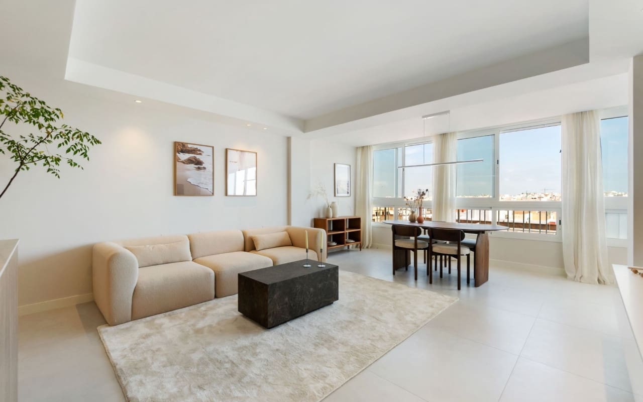 3 soveværelse Strandlejlighed til salg i Torrevieja med swimmingpool - € 359.000 (Ref: 9428164)