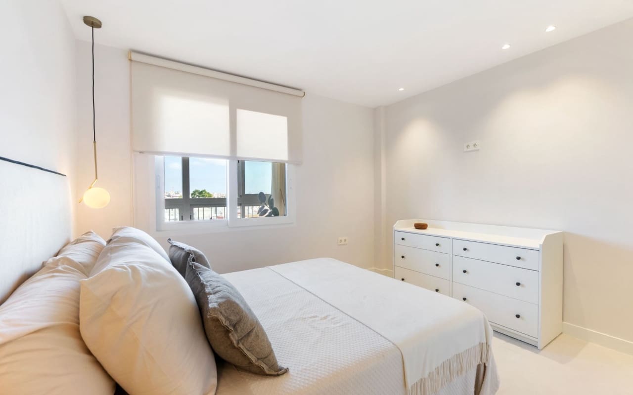 3 soveværelse Strandlejlighed til salg i Torrevieja med swimmingpool - € 359.000 (Ref: 9428164)