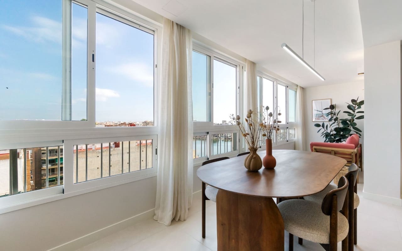 3 soveværelse Strandlejlighed til salg i Torrevieja med swimmingpool - € 359.000 (Ref: 9428164)