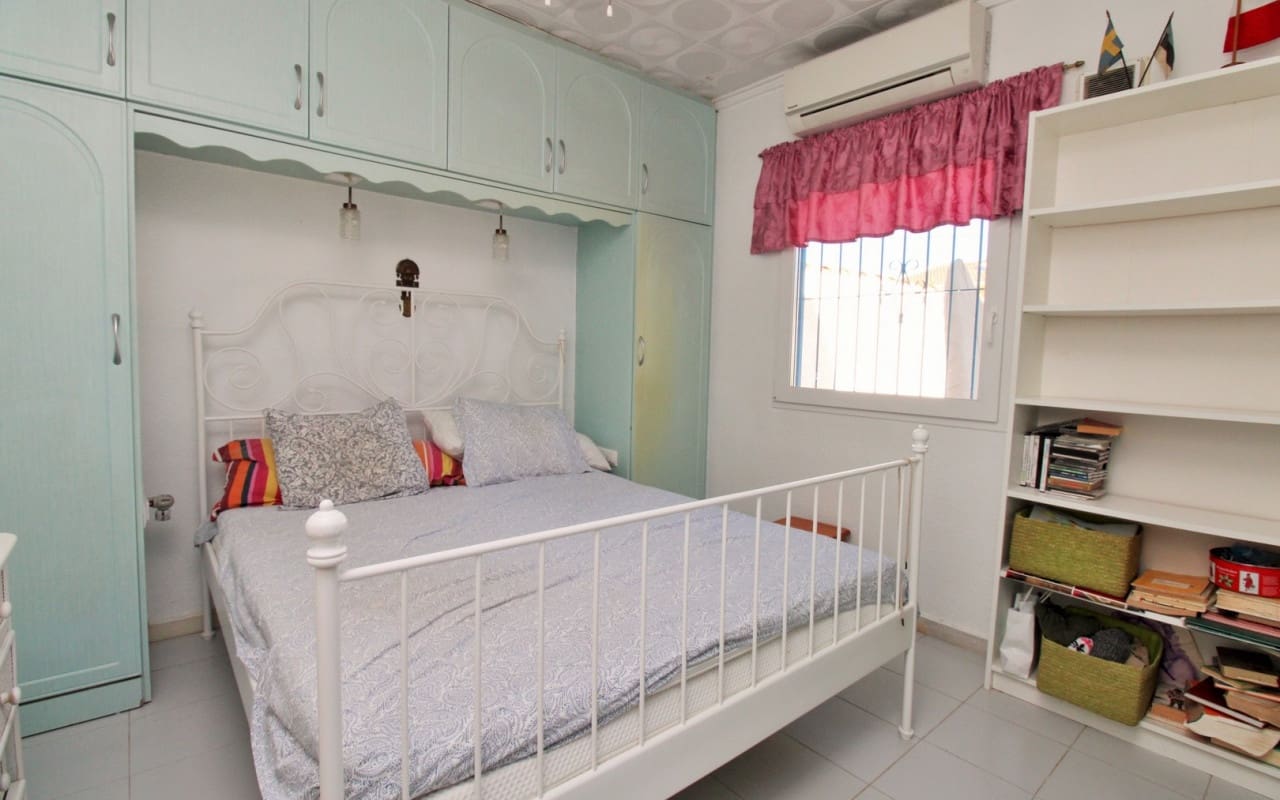 2 sovrum Villa till salu i El Chaparral med pool - 279 000 € (Ref: 9444757)