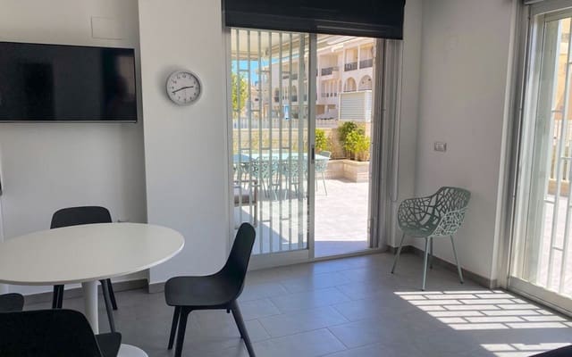2 makuuhuone Huoneisto myytävänä paikassa Los Europeos, Torrevieja mukana uima-altaan - 340 000 € (Ref: 9444759)