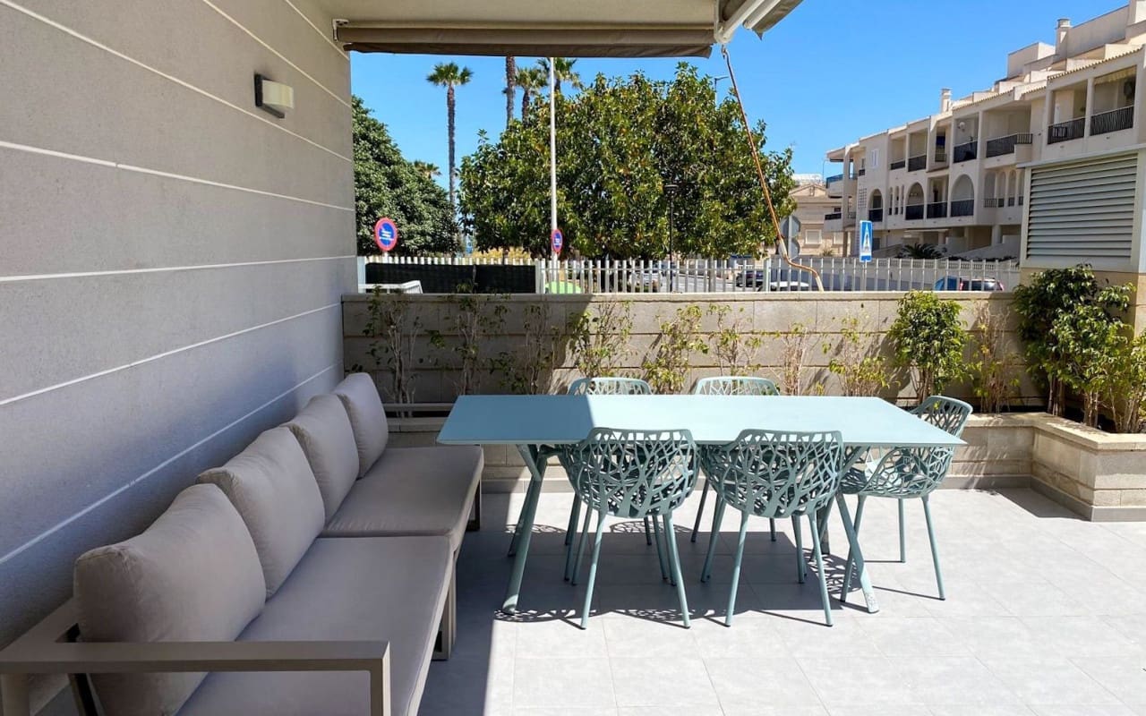 2 soveværelse Lejlighed til salg i Torrevieja med swimmingpool - € 340.000 (Ref: 9444759)