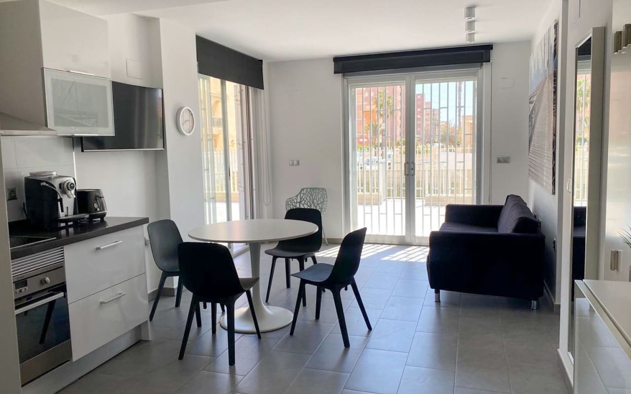 2 soveværelse Lejlighed til salg i Torrevieja med swimmingpool - € 340.000 (Ref: 9444759)