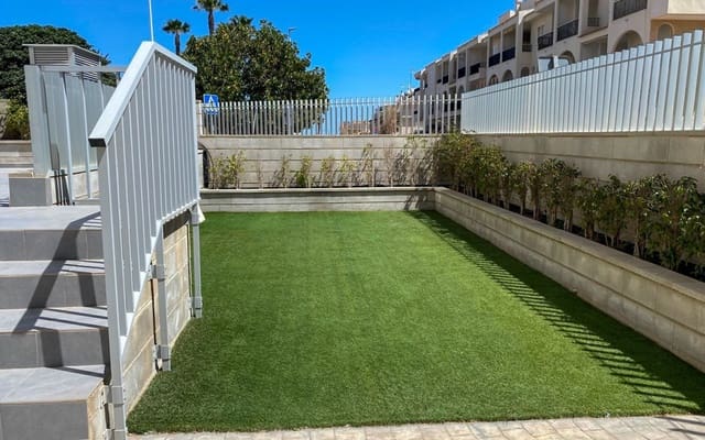 2 makuuhuone Huoneisto myytävänä paikassa Los Europeos, Torrevieja mukana uima-altaan - 340 000 € (Ref: 9444759)