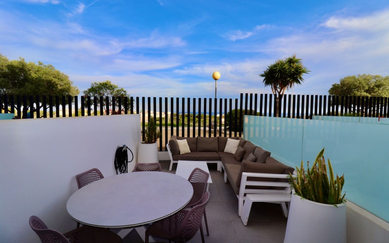 3 bedroom Apartment for sale in Guardamar del Segura with pool - € 375,000 (Ref: 9444760)