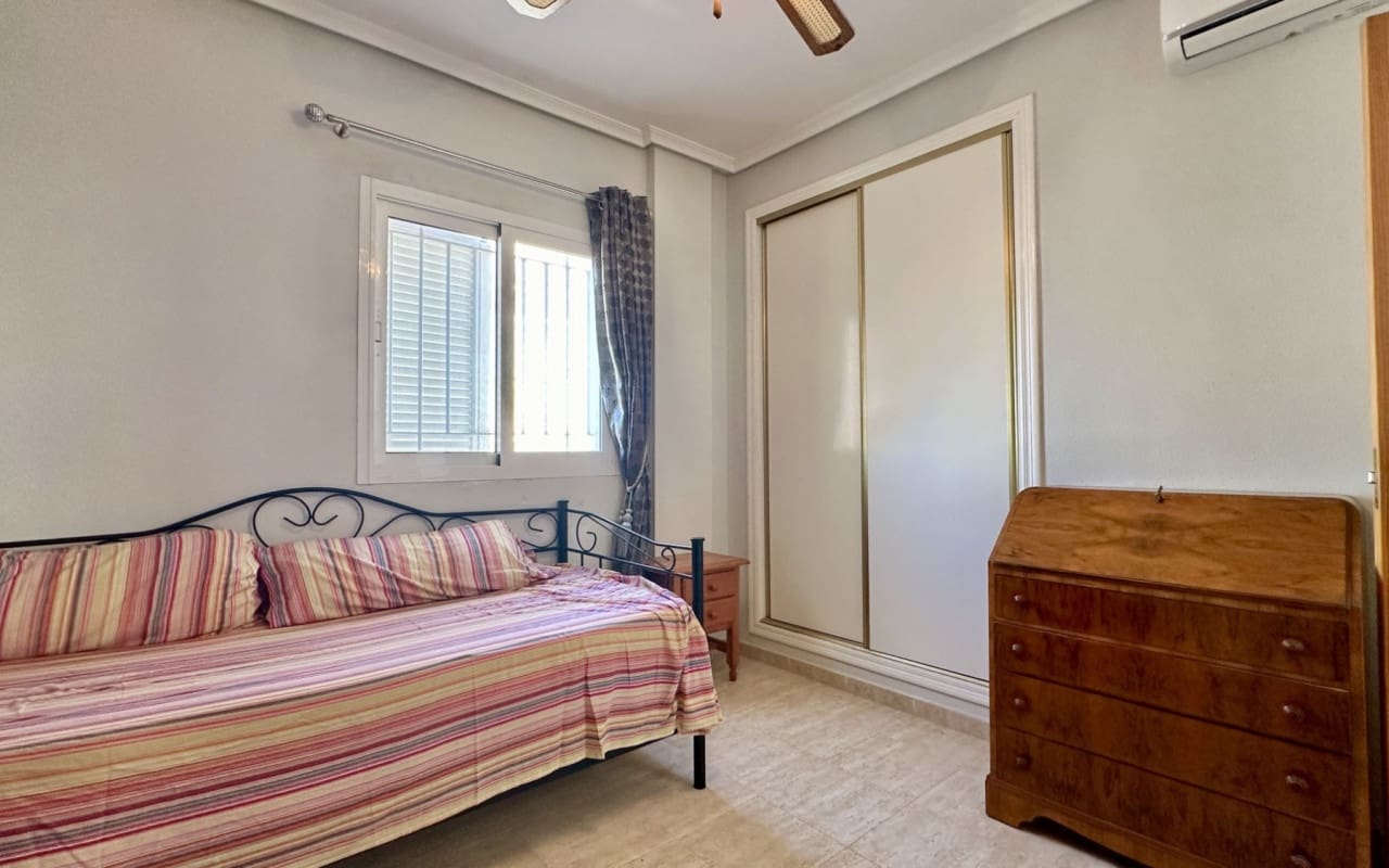 3 Zimmer Apartment zu verkaufen in Playa Flamenca mit Pool - 289.000 € (Ref: 9444761)