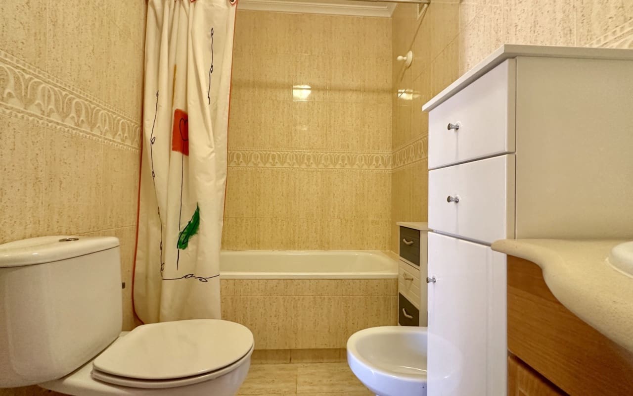 3 Zimmer Apartment zu verkaufen in Playa Flamenca mit Pool - 289.000 € (Ref: 9444761)