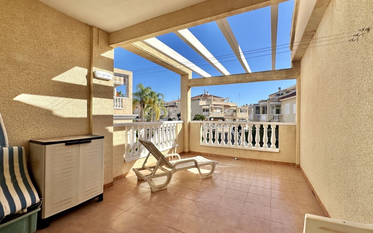 3 Zimmer Apartment zu verkaufen in Playa Flamenca mit Pool - 289.000 € (Ref: 9444761)