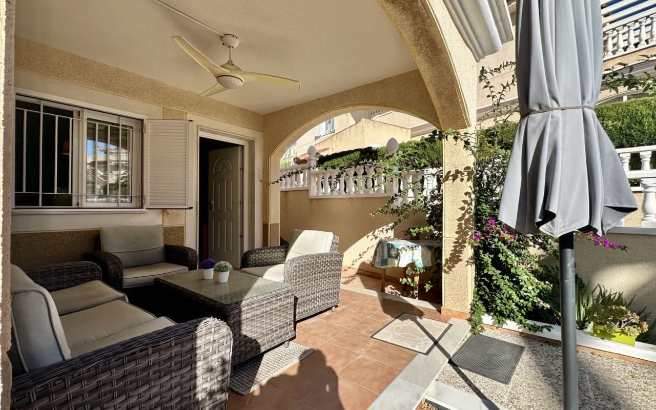 3 Zimmer Apartment zu verkaufen in Playa Flamenca mit Pool - 289.000 € (Ref: 9444761)