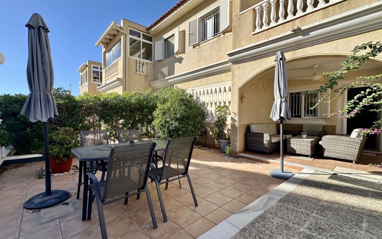 3 Zimmer Apartment zu verkaufen in Playa Flamenca mit Pool - 289.000 € (Ref: 9444761)