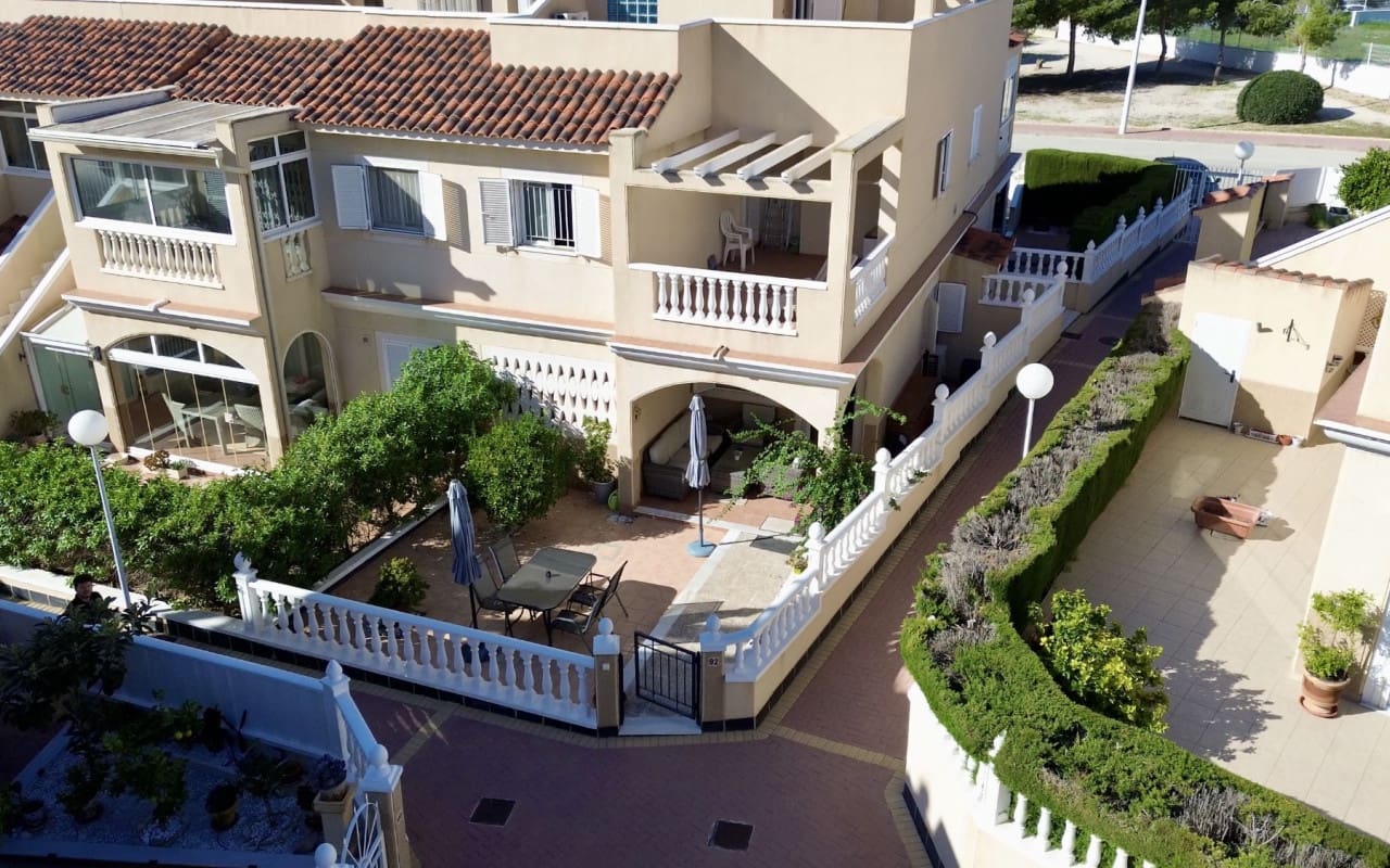 3 Zimmer Apartment zu verkaufen in Playa Flamenca mit Pool - 289.000 € (Ref: 9444761)