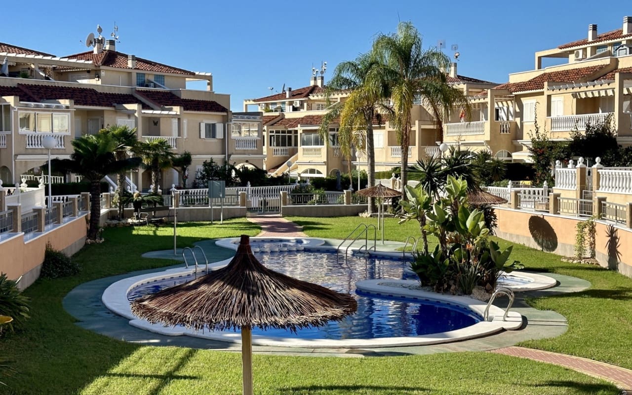 3 Zimmer Apartment zu verkaufen in Playa Flamenca mit Pool - 289.000 € (Ref: 9444761)