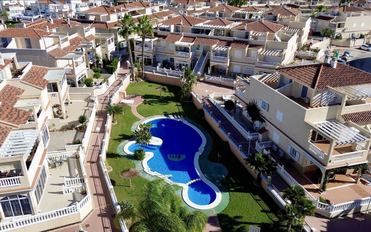 3 Zimmer Apartment zu verkaufen in Playa Flamenca mit Pool - 289.000 € (Ref: 9444761)