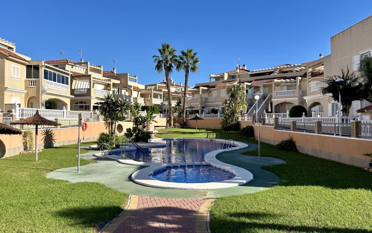 3 Zimmer Apartment zu verkaufen in Playa Flamenca mit Pool - 289.000 € (Ref: 9444761)