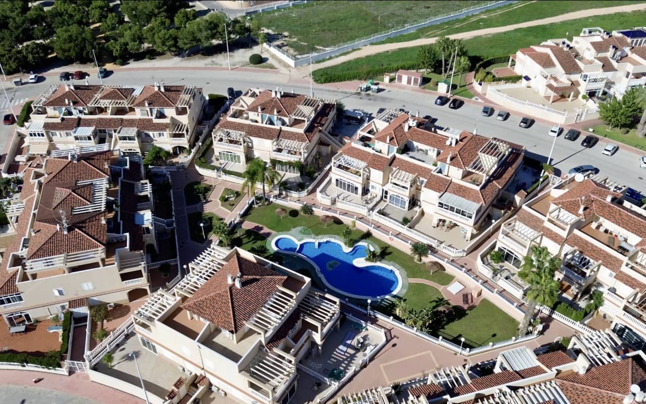 3 Zimmer Apartment zu verkaufen in Playa Flamenca mit Pool - 289.000 € (Ref: 9444761)