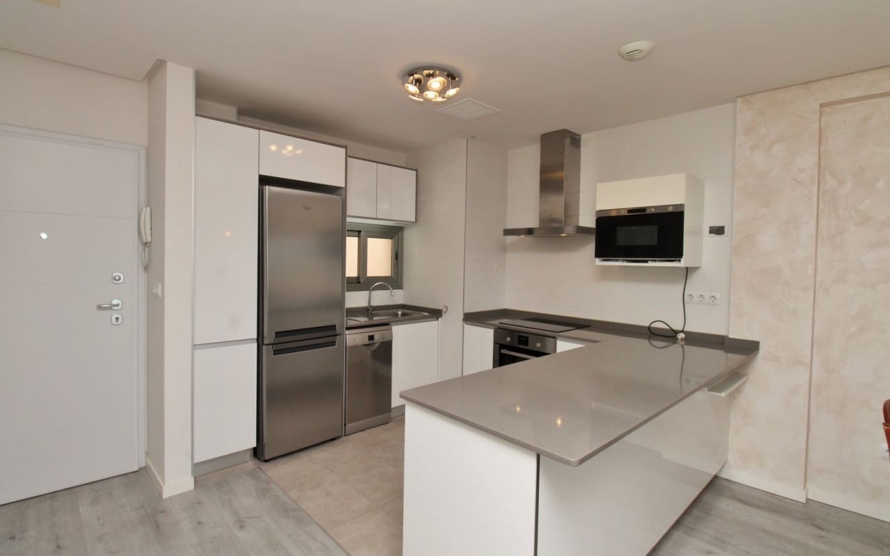 2 soveværelse Penthouse til salg i Villamartin med swimmingpool - € 289.900 (Ref: 9444764)