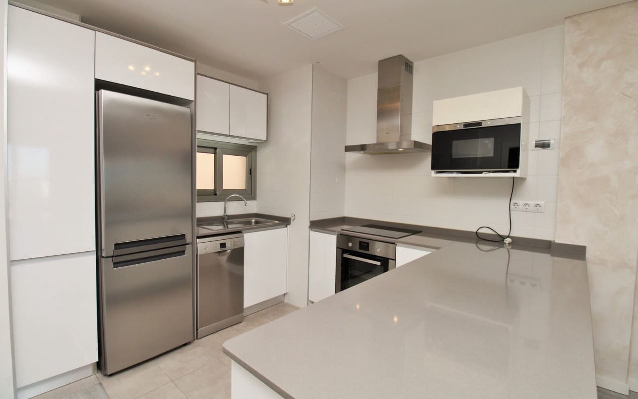 2 soveværelse Penthouse til salg i Villamartin med swimmingpool - € 289.900 (Ref: 9444764)