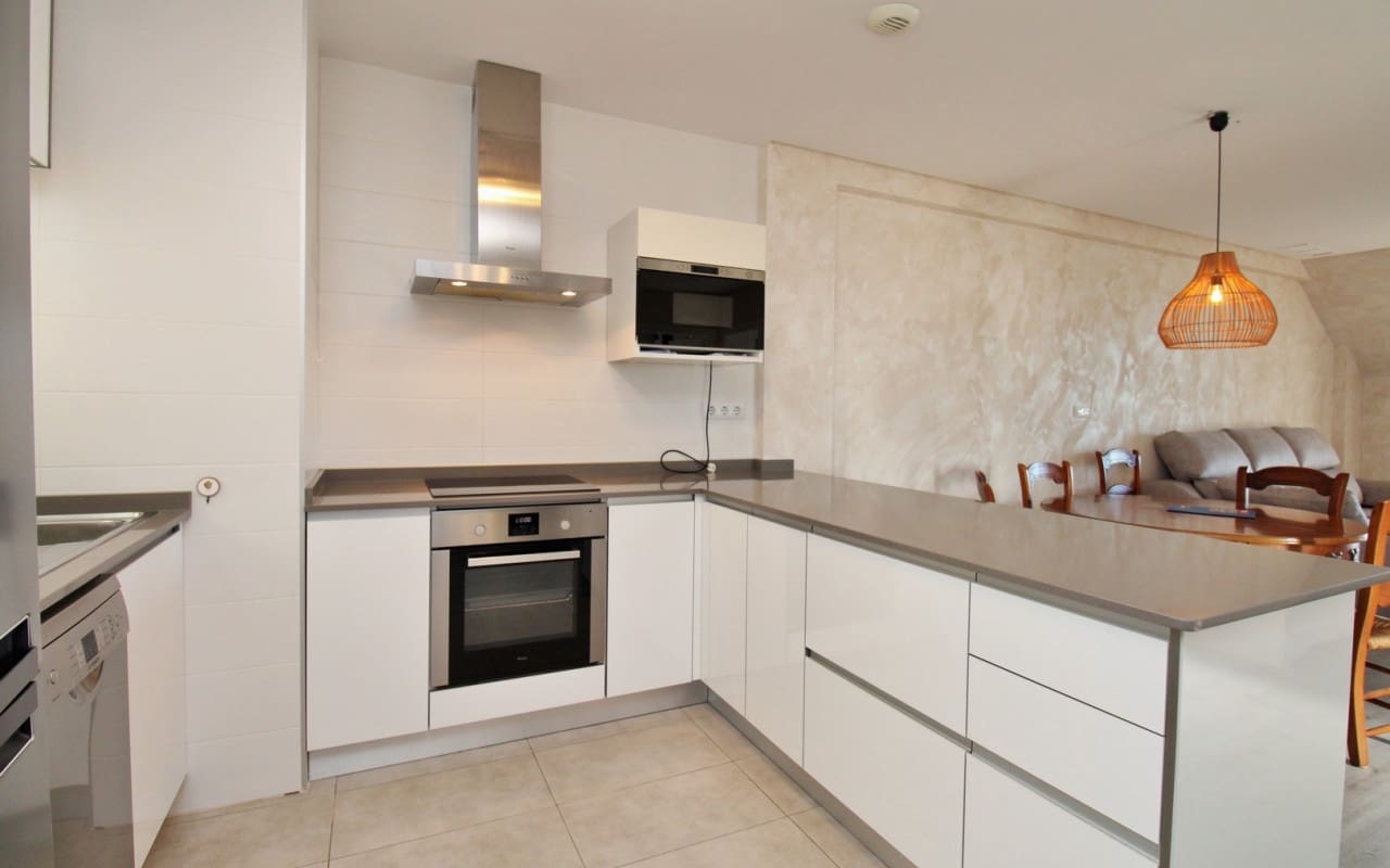 2 soveværelse Penthouse til salg i Villamartin med swimmingpool - € 289.900 (Ref: 9444764)