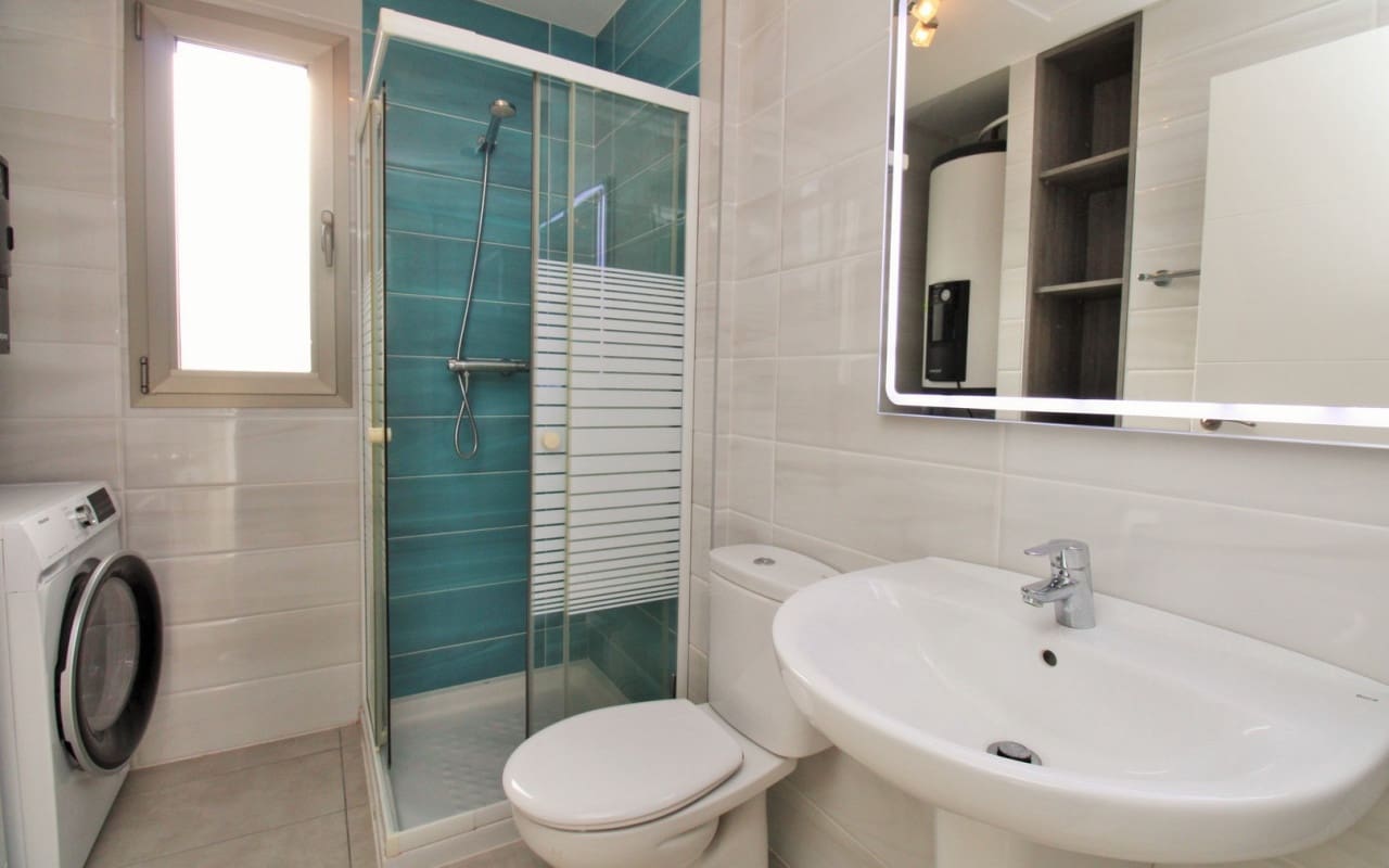 2 soveværelse Penthouse til salg i Villamartin med swimmingpool - € 289.900 (Ref: 9444764)