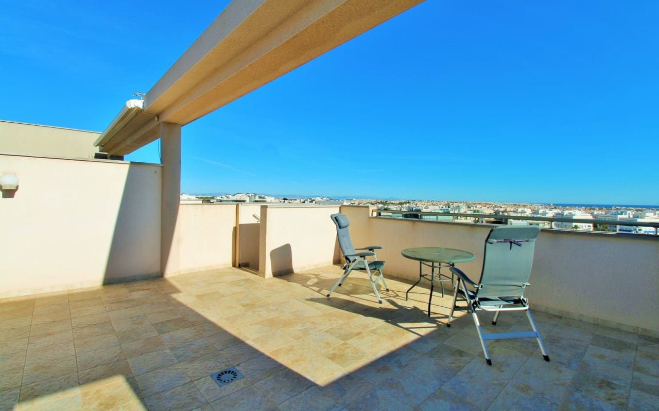 2 soveværelse Penthouse til salg i Villamartin med swimmingpool - € 289.900 (Ref: 9444764)