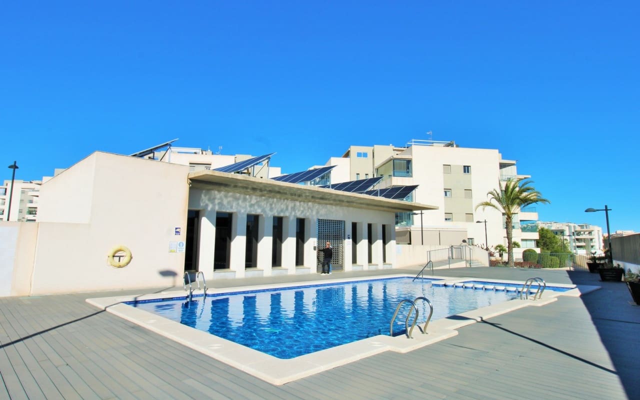 2 soveværelse Penthouse til salg i Villamartin med swimmingpool - € 289.900 (Ref: 9444764)