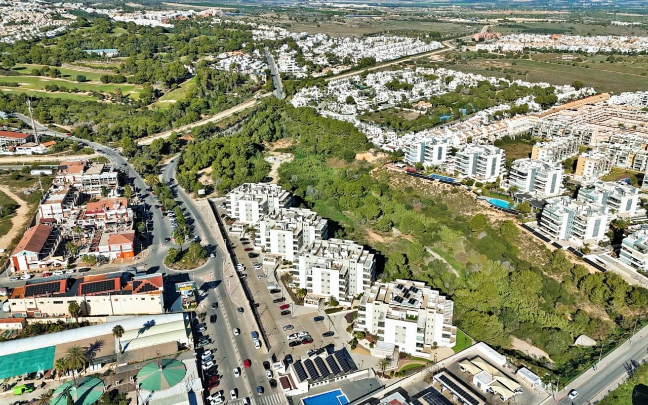 2 soveværelse Penthouse til salg i Villamartin med swimmingpool - € 289.900 (Ref: 9444764)