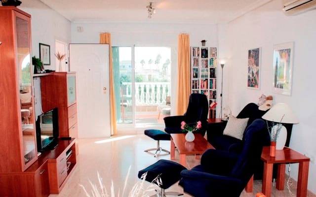 2 makuuhuone Kattohuoneisto myytävänä paikassa Playa Flamenca, Orihuela mukana uima-altaan - 227 000 € (Ref: 9444765)