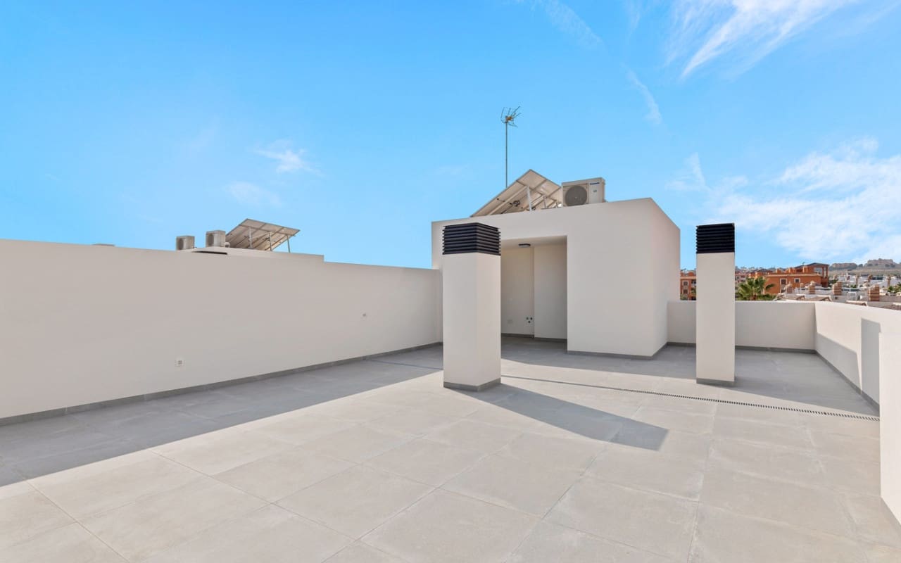 2 makuuhuone Kattohuoneisto myytävänä paikassa Villamartin mukana uima-altaan - 339 900 € (Ref: 9444766)