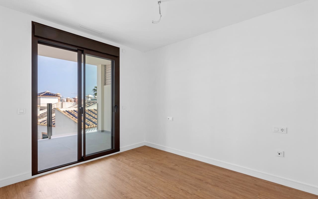 2 makuuhuone Kattohuoneisto myytävänä paikassa Villamartin mukana uima-altaan - 339 900 € (Ref: 9444766)