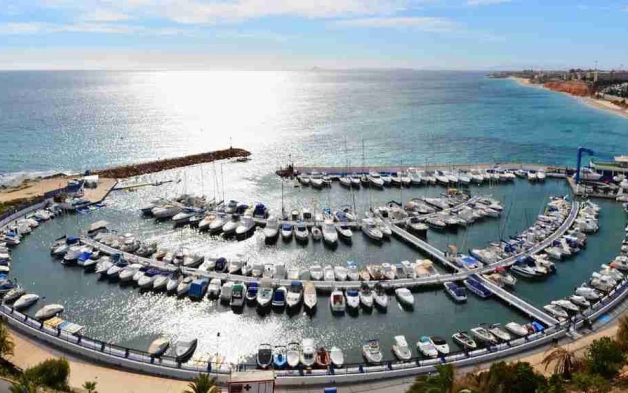 2 makuuhuone Kattohuoneisto myytävänä paikassa Villamartin mukana uima-altaan - 339 900 € (Ref: 9444766)