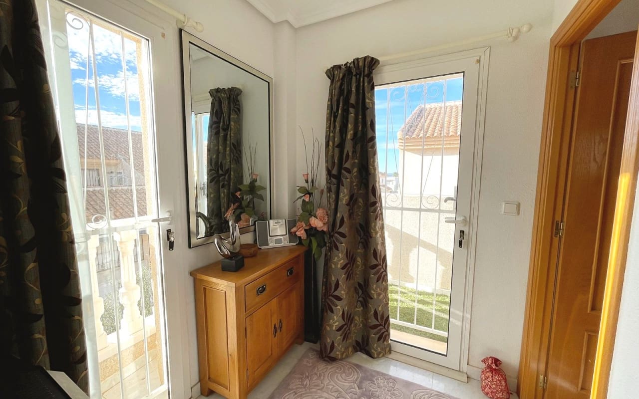 3 makuuhuone Huvila myytävänä paikassa Ciudad Quesada mukana uima-altaan - 230 000 € (Ref: 9449756)