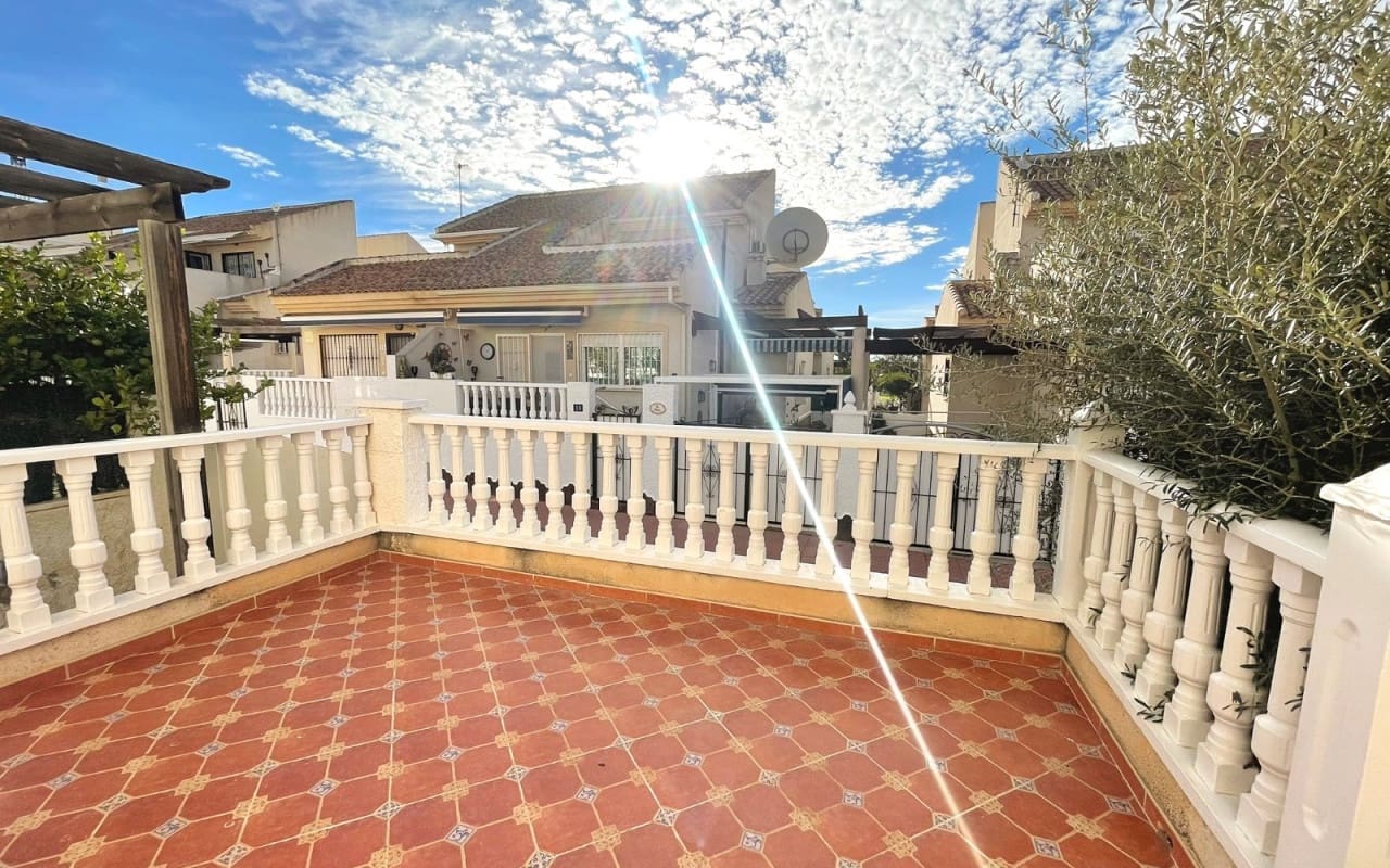 3 makuuhuone Huvila myytävänä paikassa Ciudad Quesada mukana uima-altaan - 230 000 € (Ref: 9449756)