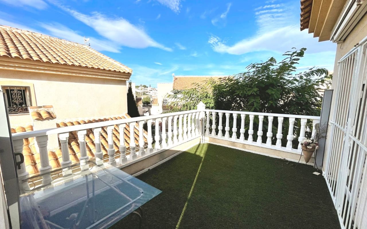 3 makuuhuone Huvila myytävänä paikassa Ciudad Quesada mukana uima-altaan - 230 000 € (Ref: 9449756)