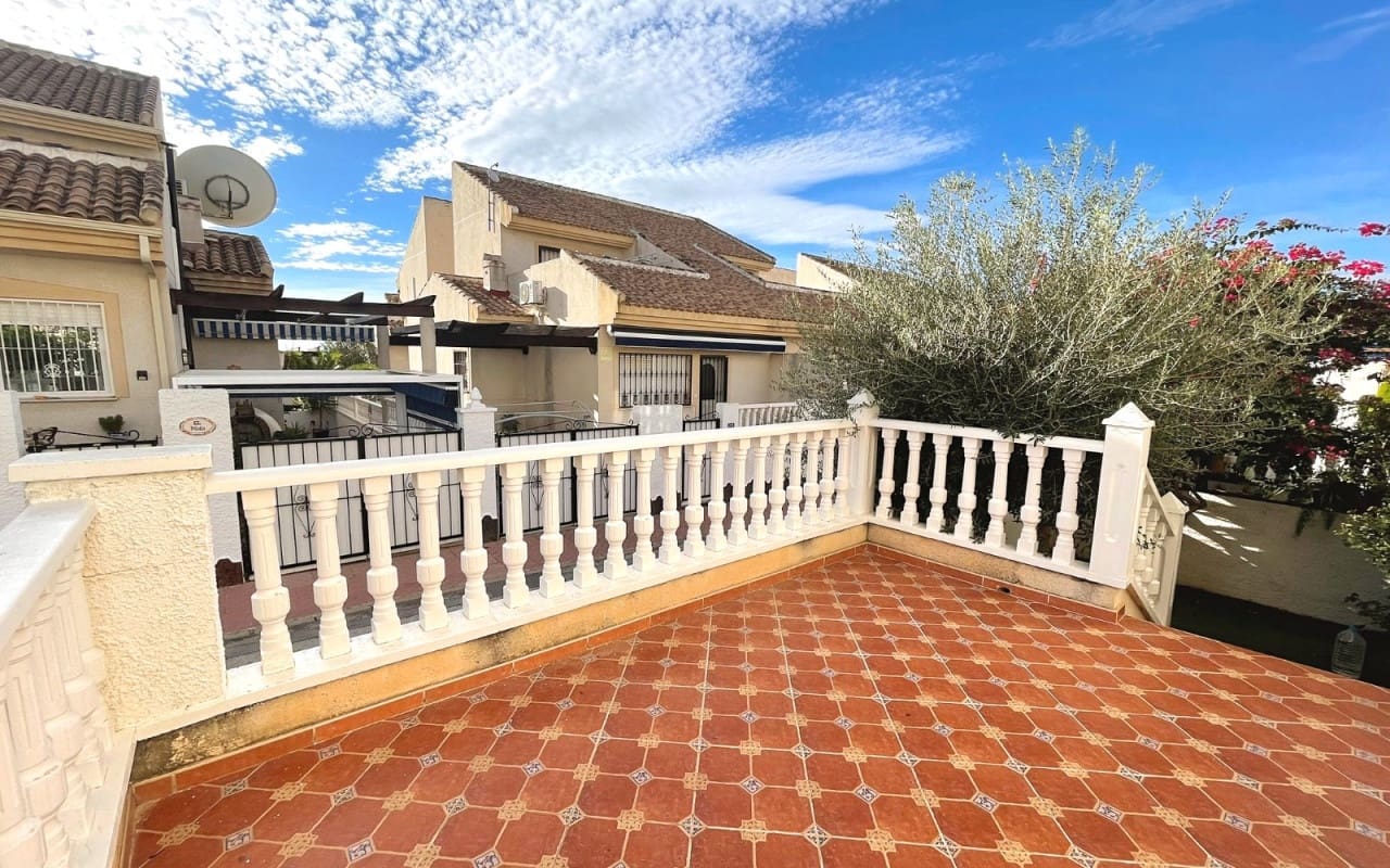 3 makuuhuone Huvila myytävänä paikassa Ciudad Quesada mukana uima-altaan - 230 000 € (Ref: 9449756)